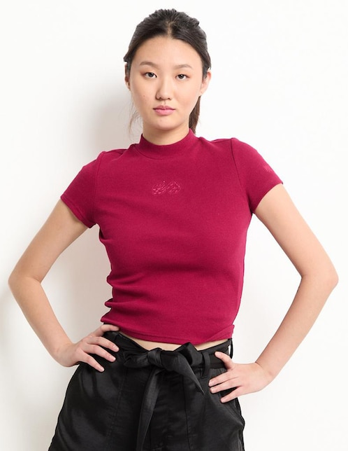 Playera manga corta cuello simulado para mujer 1