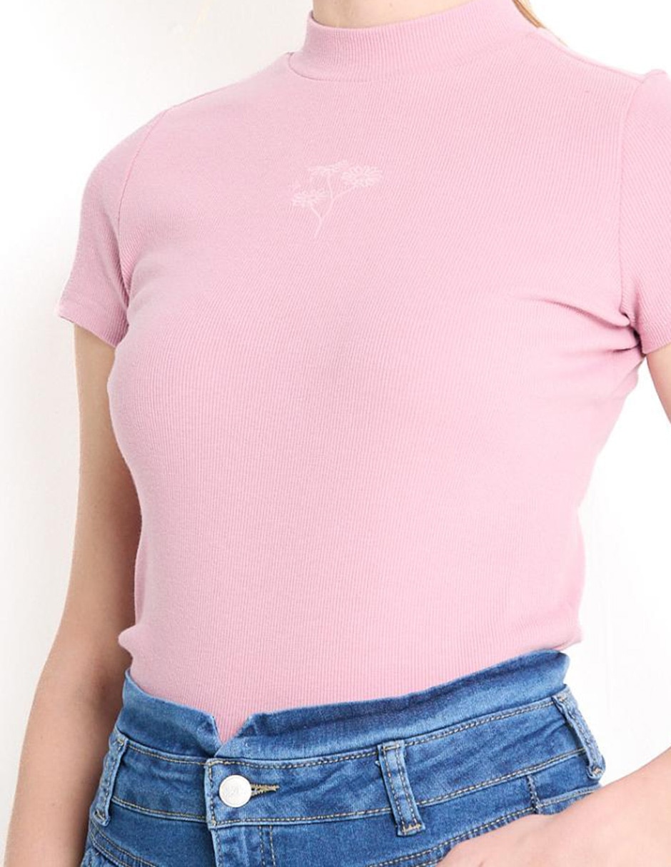 Playera manga corta cuello alto para mujer 4