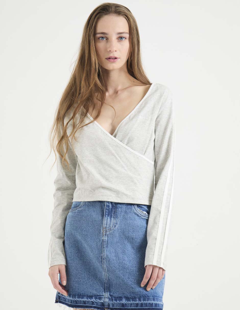Playera manga larga cuello V para mujer Playera manga larga cuello V para mujer