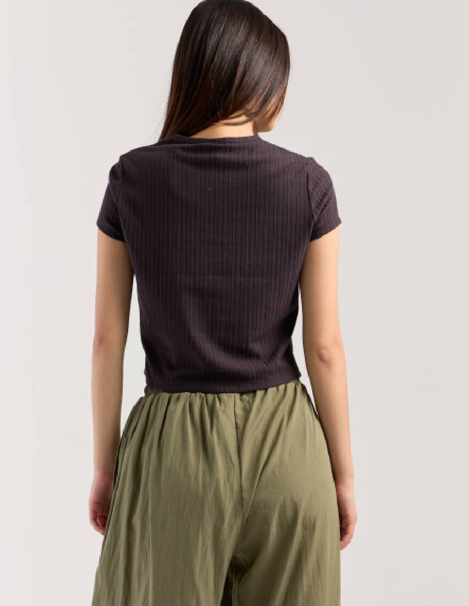 Playera cuello ojal para mujer 2